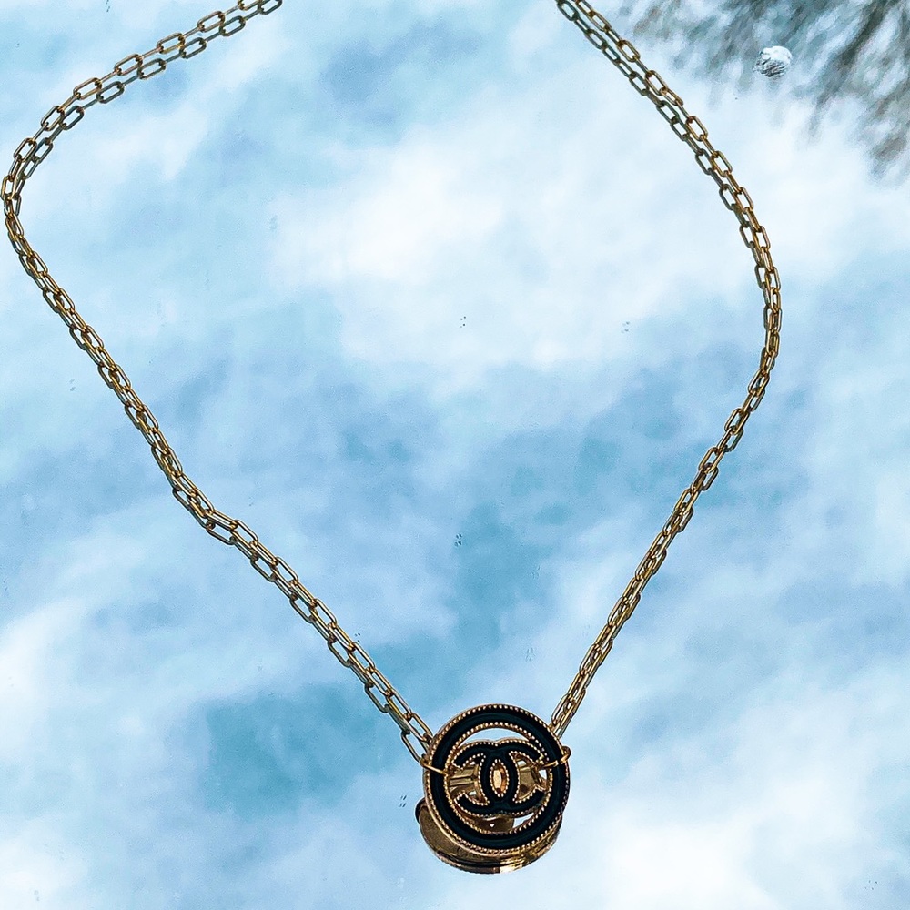 Chanel pendant + free chain